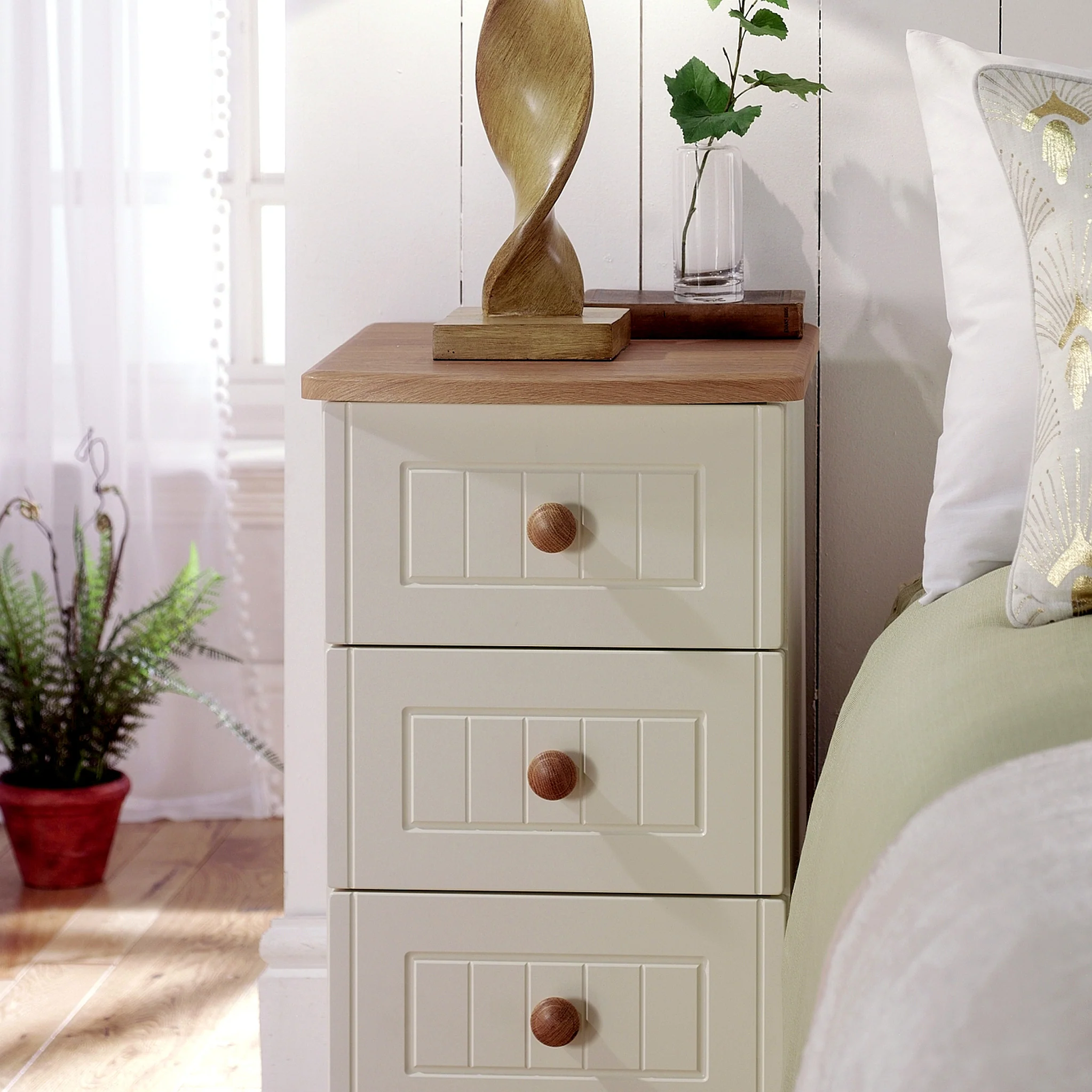 Brixham Cream 4 Piece Bedroom Furniture Set - Image 12