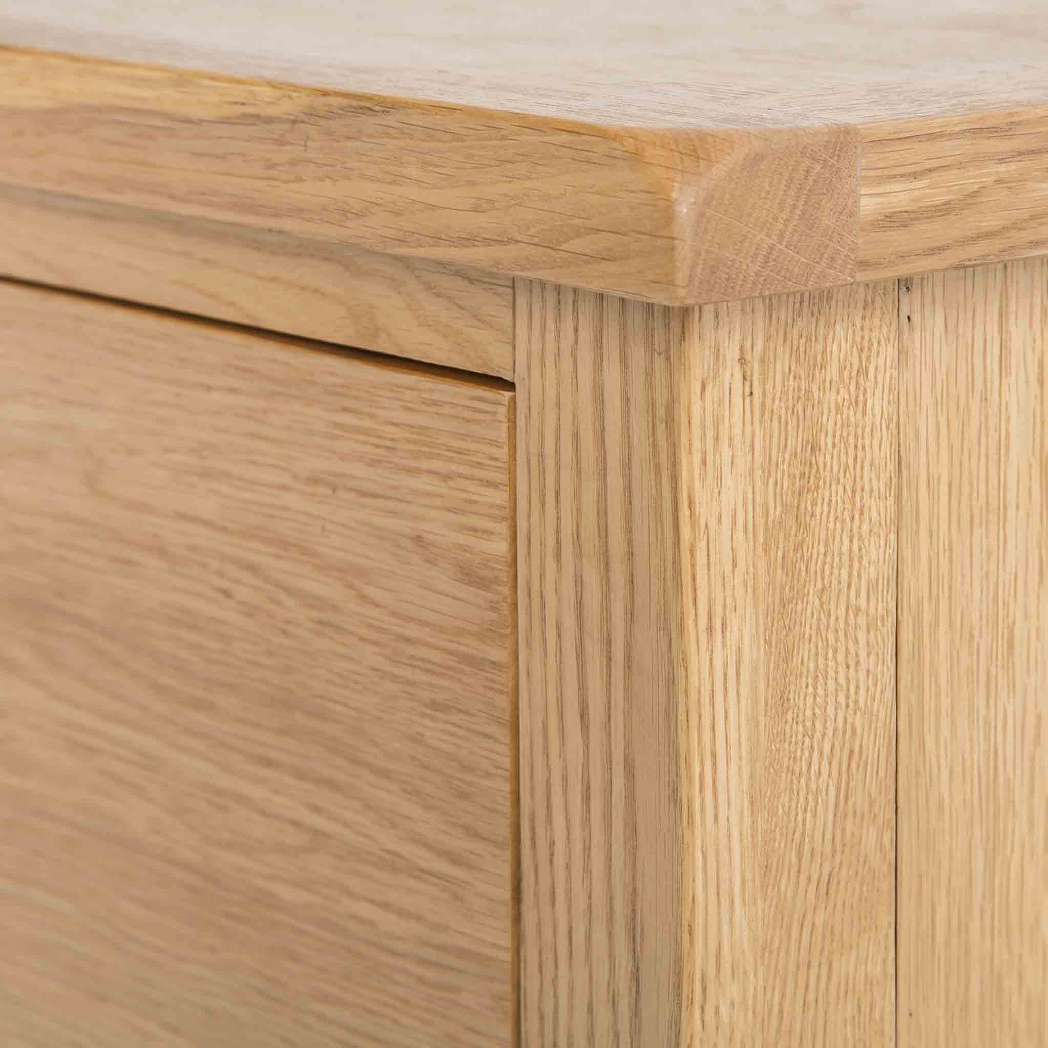 Surrey Oak 4 Over 6 Chest Of Drawers - Image 4